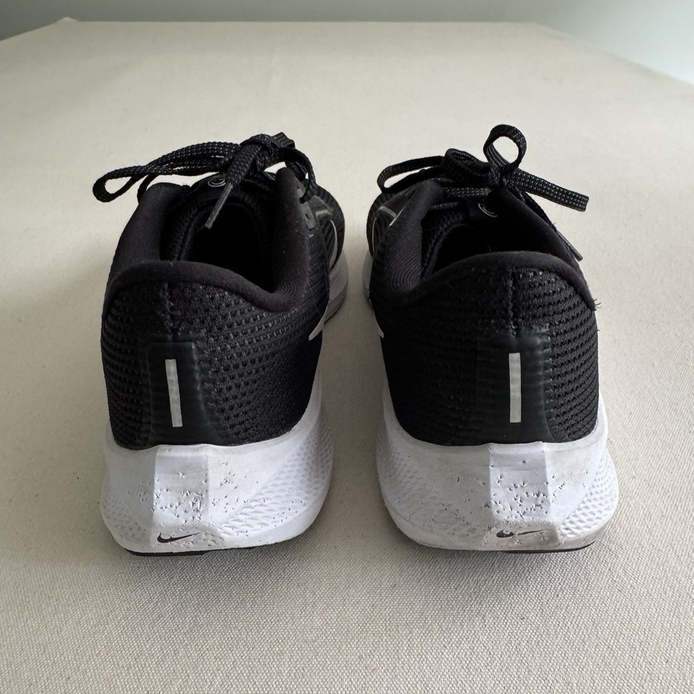 Nike Air Zoom Pegasus 40 Mens Size 10.5 Black White Running Sneakers DV3853-001 - Picture 4 of 16